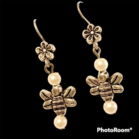 White Pearl Bumble Bee Earrings Silver Plated Dangle Insect Queen Bea Glass Bead - Picture 5 of 11